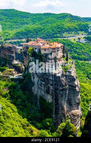 Das Kloster Varlaam auf Felsen in Meteora in Griechenland. Stockfoto