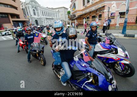 Georgetown, Penang/Malaysia - 31 2016. August: Motorradfahrer nehmen an der Unabhängigkeitsparade Teil. Stockfoto