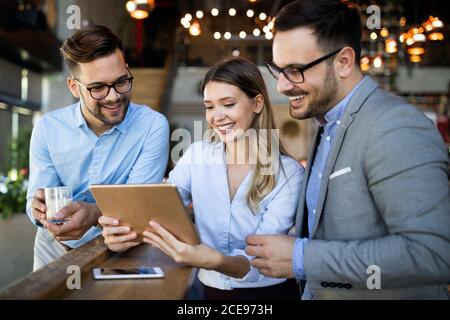 Menschen treffen die Kommunikation business Brainstorming Teamarbeit Konzept Stockfoto