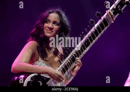 Jazz A Juan Jazz Festival in Juan-les-Pins (Südostfrankreich), am 22. Juli 2017: Anoushka Shankar, indische Sitar-Spielerin, Tochter von Ravi Shankar Stockfoto