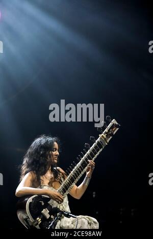 Jazz A Juan Jazz Festival in Juan-les-Pins (Südostfrankreich), am 22. Juli 2017: Anoushka Shankar, indische Sitar-Spielerin, Tochter von Ravi Shankar Stockfoto