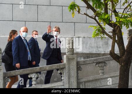 Taipei City, Taiwan. August 2020. Der tschechische Senatspräsident Miloš Vystr?il besucht mit seiner Delegation das Nationale Taiwan Craft Research and Development Institute Taipei Branch. Kredit: SOPA Images Limited/Alamy Live Nachrichten Stockfoto