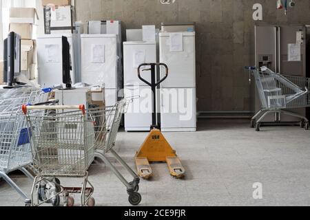 Das Lager der defekten Elektronik geworfen Stockfoto