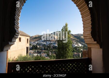 Albayzin von Granada, Spanien, aus einem Fenster im Alhambra Palast Stockfoto