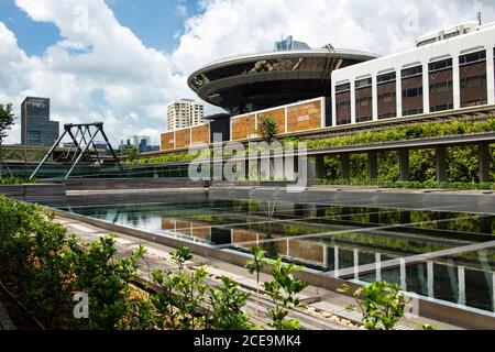 Singapur, Singapur: 07. März 2020. National Gallery Singapur Öffentliche Dachterrasse mit Blick auf die Singapore Academy of Law. Das Gebiet wird als t bezeichnet Stockfoto