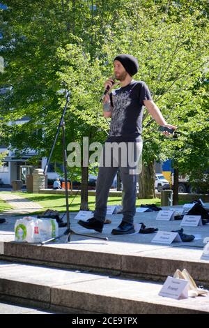 Ottawa, Kanada. August 2020. Matt, ein Benutzer, der seine Erfahrung und anspruchsvolle Aktionen von allen Ebenen, um diejenigen, die mit der Opiatepidemie in der Stadt zu unterstützen. Kredit: Meanderingemu/Alamy Live Nachrichten Stockfoto