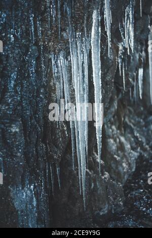 Nahaufnahme gefrorener Eiszapfen Stockfoto