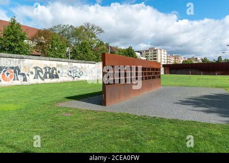 Berlin, Deutschland - 27. August 2020: Blick auf die Gedenkstätte Berliner Mauer Stockfoto