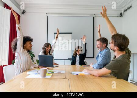 Kollegen stimmen für Plan Stockfoto