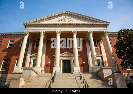 Eingang und die Außentreppe des Maryland State Capitol (State House) in Annapolis. Bug Eye View Foto zeigt das historische Gebäude und Th Stockfoto