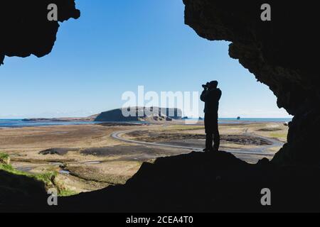 Seitenansicht der Silhouette Foto Aufnahme auf schönen isländisch Hintergrund im Querformat Stockfoto