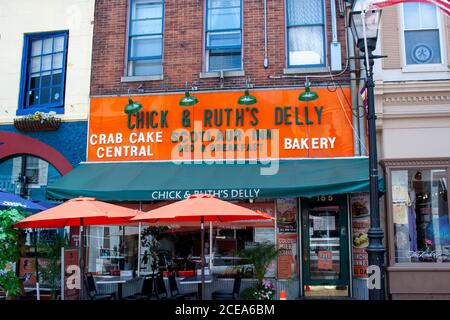 Annapolis, MD 08/21/2020: Außenansicht des berühmten Chick and Ruth's Delly ein gemeinsamer Ort für Burger, Krabbenkuchen und Milchshakes in einem Stockfoto