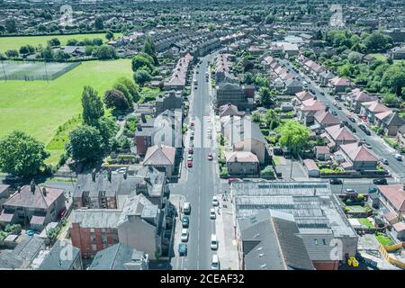 Drohnenschießen über dem Küstendorf Heysham in United Königreich Stockfoto