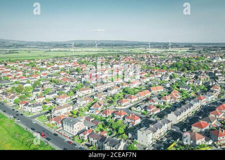 Drohnenschießen über dem Küstendorf Heysham in United Königreich Stockfoto