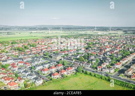 Drohnenschießen über dem Küstendorf Heysham in United Königreich Stockfoto