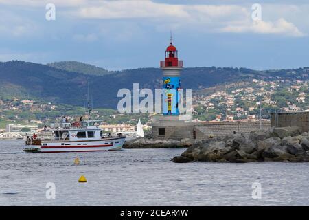 Port de Saint Tropez, Frankreich - 31. August 2020 - Landschaft Leuchtturm, Meer, Sommer - Credit Ilona Barna BIPHOTONEWS Stockfoto
