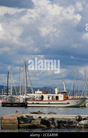 Port de Saint Tropez, Frankreich - 31. August 2020 - Landschaft Leuchtturm, Meer, Sommer - Credit Ilona Barna BIPHOTONEWS Stockfoto