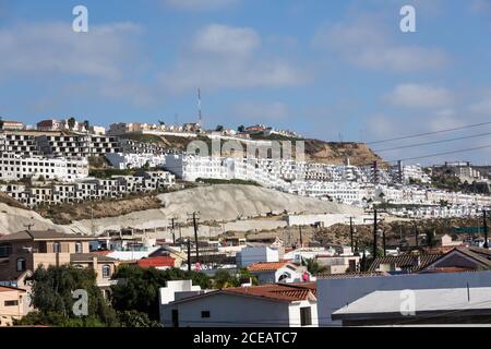 Neue Wohnblöcke in Tijuana werden gebaut, um Arbeiter aufzunehmen, die in Produktionsanlagen von US-Unternehmen in Mexiko arbeiten. Stockfoto