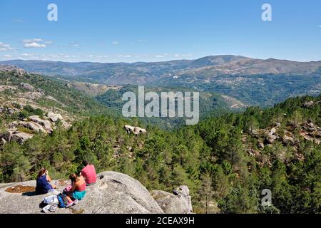 Gerês, Portugal - 30. August 2020 : Blick auf die Berge Nationalpark Peneda-Geres, Gerês, Portugal Stockfoto