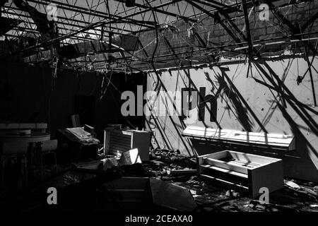 Lake Carles, Louisiana, USA. August 2020. Eine beschädigte Apotheke wird gesehen, nachdem Hurrikan Laura in Lake Charles, Louisiana am Samstag, 29. August 2020 durchgegangen ist.Go Nakamura/Zuma Press Credit: Go Nakamura/ZUMA Wire/Alamy Live News Stockfoto