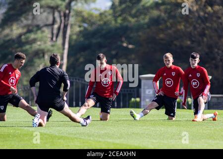 Hensol, Wales, Großbritannien. August 2020. Ethan Ampadu, Ben Woodburn, Matthew Smith, Dylan Levitt (L-R) aus Wales beim Training. Wales Training Session im Vale Resort vor dem UEFA Nations League Spiel gegen Finnland. August 2020. Kredit: Lewis Mitchell/Alamy Live Nachrichten Gutschrift: Lewis Mitchell/Alamy Live Nachrichten Stockfoto