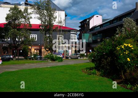 Puerto Varas, Chile. Februar 13, 2020. Blick auf den Hauptplatz (Plaza de Armas) Stockfoto