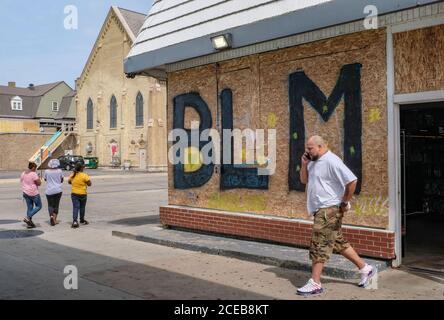 Kenosha, Usa. August 2020. Die Innenstadt von Kenosha hat am Montag, den 31. August 2020, gesehen, wie Bewohner aus vertauften Gebäuden Kunst machen. Die Situation ist nach wie vor angespannt, da die Demonstrationen gegen die Erschießung eines Jacob Blake, eines unbewaffneten Schwarzen, letzte Woche in Kenosha, Wisconsin, fortgesetzt werden. Foto von Alex Wroblewski/UPI Credit: UPI/Alamy Live News Stockfoto