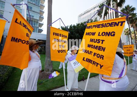 Long Beach, CA, USA - Long Beach Stimmrecht 100 Stille Sentinels hundertjährige Feier am Tag der Gleichstellung der Frauen, 26. August 2020, zur Feier des 100 Stockfoto