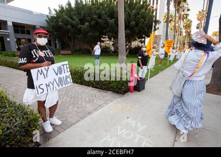 Long Beach, CA, USA - Long Beach Stimmrecht 100 Stille Sentinels hundertjährige Feier am Tag der Gleichstellung der Frauen, 26. August 2020, zur Feier des 100 Stockfoto