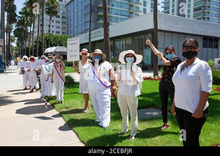 Long Beach, CA, USA - Long Beach Stimmrecht 100 Stille Sentinels hundertjährige Feier am Tag der Gleichstellung der Frauen, 26. August 2020, zur Feier des 100 Stockfoto