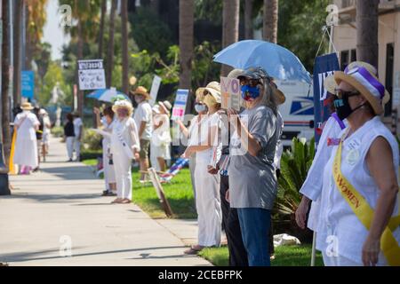 Long Beach, CA, USA - Long Beach Stimmrecht 100 Stille Sentinels hundertjährige Feier am Tag der Gleichstellung der Frauen, 26. August 2020, zur Feier des 100 Stockfoto