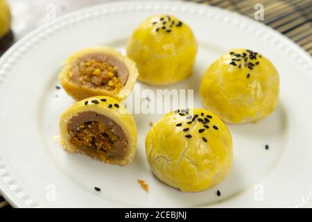 Shanghai Yam Paste mit Schweinefleisch floss Mooncake Stockfoto