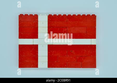 Konzept einer Nationalflagge Dänemarks aus alt Altmodische Vintage-Kunststoff-lego-Bausteine Stockfoto