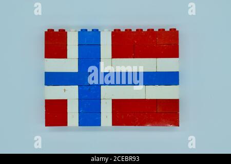 Nationalflagge von Norwegen aus Kunststoff vintage altmodisch lego Steine in einer Wand gemacht und in einem erschossen studio-Einstellung mit weißem Hintergrund Stockfoto