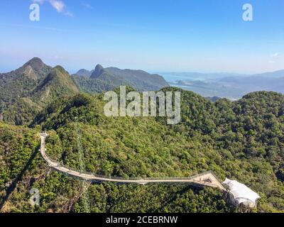 Sky Bridge auf der Bergkette. Stockfoto