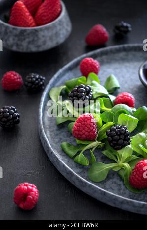 Beerensalat aus der Nähe Stockfoto