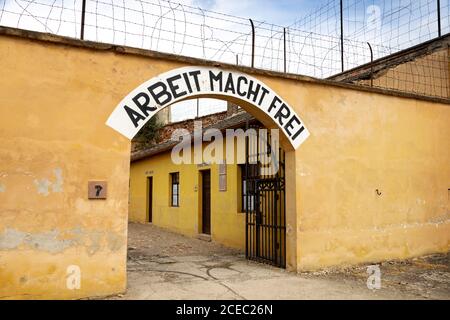 Arbeit macht frei, Mala pevnost, Pamatnik narodniho utrpeni, Terezin, Ceska republika / kleine Festung, Memorial of National Suffering, Terezin, Tschechisch Stockfoto