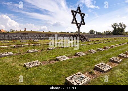 Narodni hrbitov, Mala pevnost, Pamatnik narodniho utrpeni, Terezin, Ceska republika / Nationalfriedhof, kleine Festung, Denkmal der Nationalen Sufferin Stockfoto