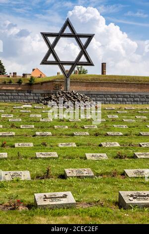 Narodni hrbitov, Mala pevnost, Pamatnik narodniho utrpeni, Terezin, Ceska republika / Nationalfriedhof, kleine Festung, Denkmal der Nationalen Sufferin Stockfoto