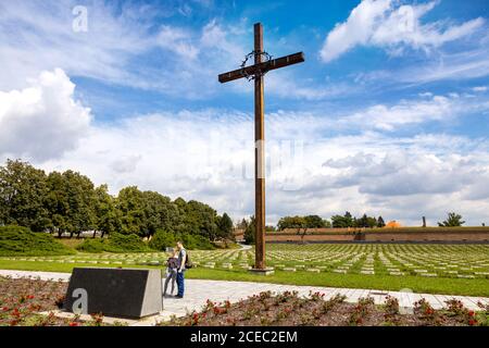 Narodni hrbitov, Mala pevnost, Pamatnik narodniho utrpeni, Terezin, Ceska republika / Nationalfriedhof, kleine Festung, Denkmal der Nationalen Sufferin Stockfoto