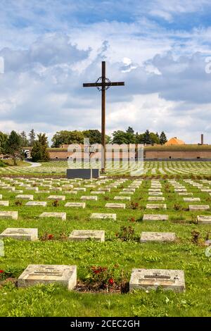 Narodni hrbitov, Mala pevnost, Pamatnik narodniho utrpeni, Terezin, Ceska republika / Nationalfriedhof, kleine Festung, Denkmal der Nationalen Sufferin Stockfoto