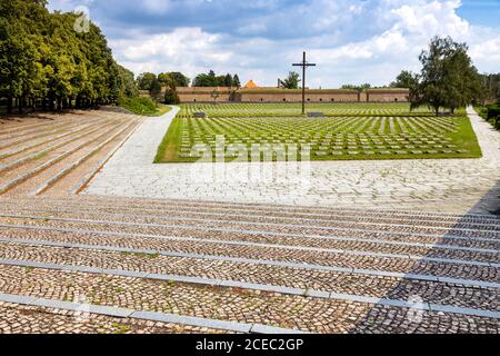 Narodni hrbitov, Mala pevnost, Pamatnik narodniho utrpeni, Terezin, Ceska republika / Nationalfriedhof, kleine Festung, Denkmal der Nationalen Sufferin Stockfoto