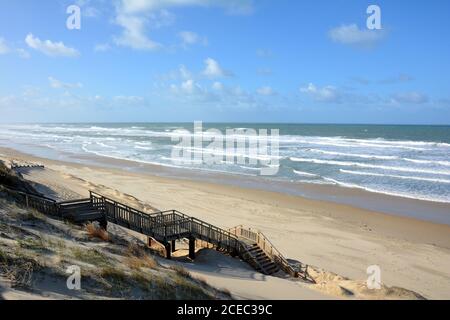 Frankreich, Aquitaine, Landes, der Strand von Biscarosse bei ansteigender Flut, ein herrlicher Naturplatz an der atlantikküste, sehr geschätzt im Sommer. Stockfoto