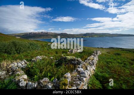 Verlassene Gemeinde Boreraig auf der Isle of Skye am Nordufer des Loch Eishort an der Westküste des schottischen Festlandes. Stockfoto