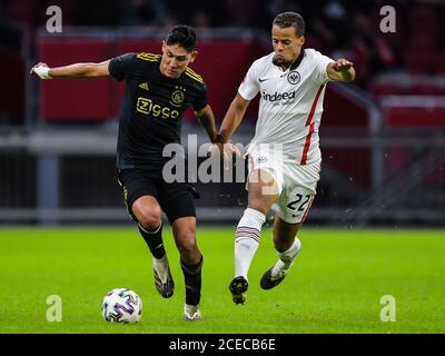 AMSTERDAM, NIEDERLANDE - AUGUST 29: Edson Alvarez von Ajax, Timothy Chandler von Eintracht Frankfurt während des Vorsaison-Spiels zwischen Ajax und Eintracht Frankfurt am 29. August 2020 in Amsterdam, Niederlande. *** Ortsüberschrift *** Edson Alvarez, Timothy Chandler Stockfoto