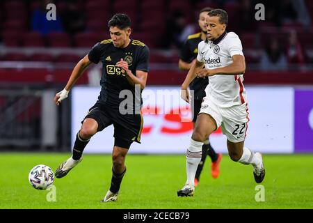 AMSTERDAM, NIEDERLANDE - AUGUST 29: Edson Alvarez von Ajax, Timothy Chandler von Eintracht Frankfurt während des Vorsaison-Spiels zwischen Ajax und Eintracht Frankfurt am 29. August 2020 in Amsterdam, Niederlande. *** Ortsüberschrift *** Edson Alvarez, Timothy Chandler Stockfoto