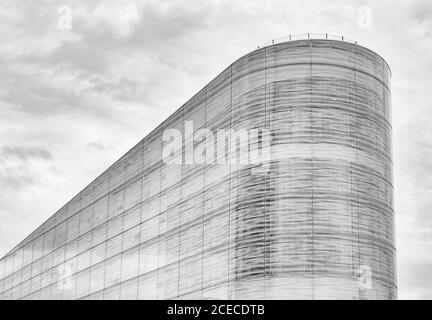 Koblenz, RP - 1. August 2020: Das moderne Forum Confluentes in Koblenz Stockfoto