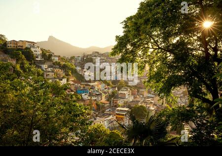 Bunte Favela in Rio de Janeiro Stadt, Brasilien Stockfoto