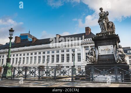 Historisches Pro Patria Denkmal in der neoklassischen Place des Martyrs oder Martelaarsplein in Bruxelles trägt Freiheit und revolutionäres Konzept. Belgien Stockfoto