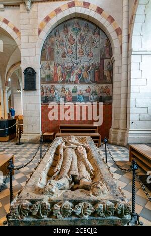 Limburg, Hessen / Deutschland - 1. August 2020: Blick auf das Mausoleum von Konrad Kurzbold im Limburger Dom Stockfoto